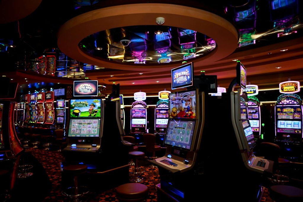 How 777 Slot Games Enhance Interactive Play